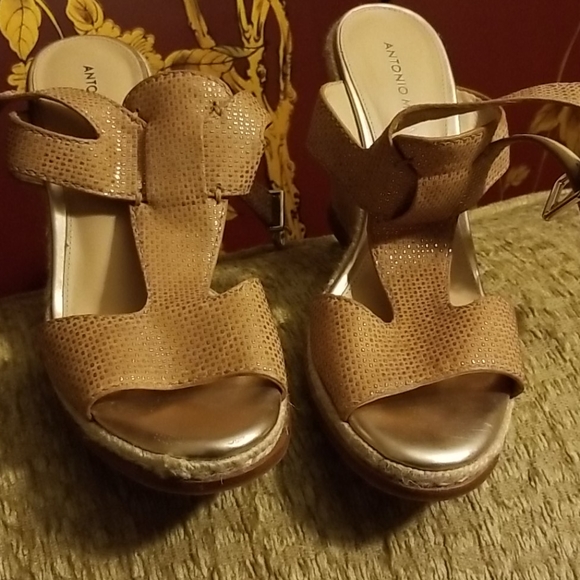 Shoes - Picture 2 of 3